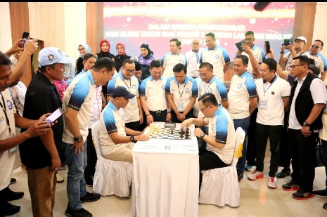 Gubernur Lampung dan Kapolda Adu Strategi di Pembukaan Turnamen Catur SMANDA CUP 2025