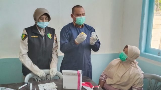 Tes TBC Negatif: Polisi dan Tim Kesehatan Pastikan Penjamah Pangan di Rawa Selapan Bebas Tuberkulosis