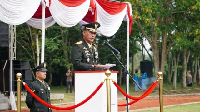Tutup Diksar SMA Kebangsaan Angkatan ke-13 Tahun 2025, Danrem 043/Gatam : Jadikan Diksar Untuk Membentuk Pribadi Siswa yang Tangguh