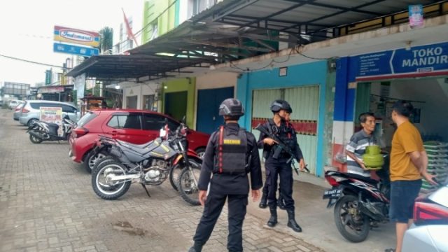 Sat Brimob Polda Lampung Gelar Patroli Dialogis Jaga Kamtibmas di Bandar Lampung