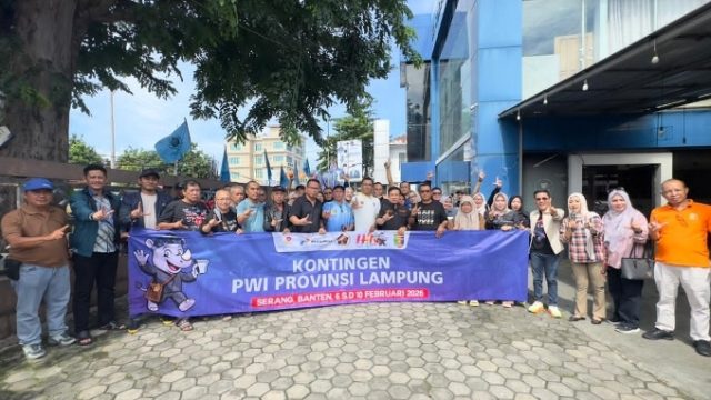 Sekdaprov Marindo Kurniawan Lepas Kontingen PWI Lampung Hadiri HPN 2026 di Banten