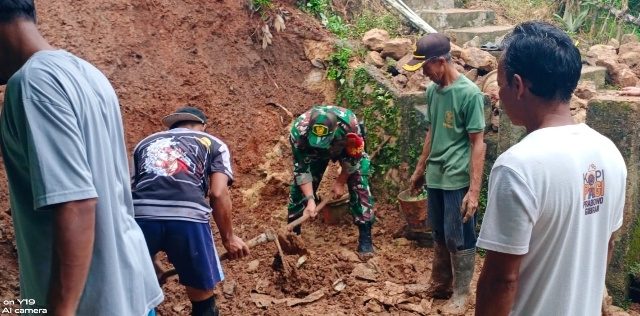 Hujan Deras Guyur Kota Bandarlampung, Akibatkan Bencana Tanah Longsor Merusak Rumah warga
