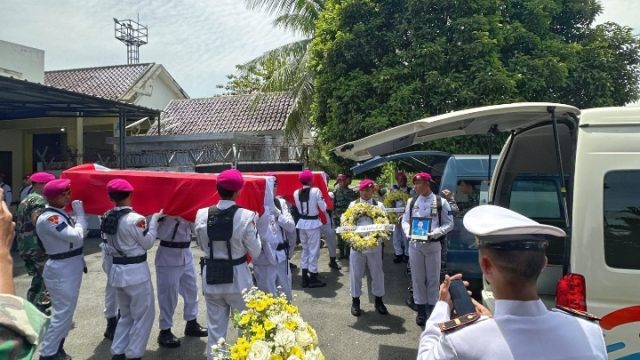 Pemprov Lampung Beri Penghormatan Terakhir kepada Almarhum Kopda Marinir Muhammad Mahfudi, 