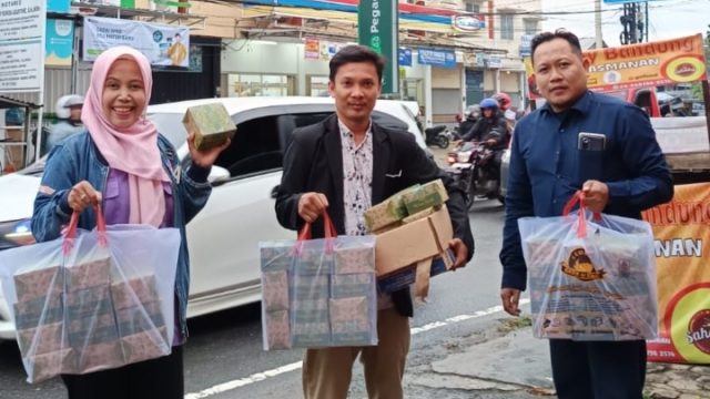 Ketua IMF Indra Segalo Galo, Bersama Pengurus Bagikan 100 Paket Takjil dan Gelar Buka Puasa Bersama
