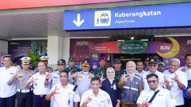 Irdam XXI/Radin Inten Hadiri Pelepasan Mudik Gratis Kereta Api Dan Bus Tahun 2026 Di Provinsi Lampung
