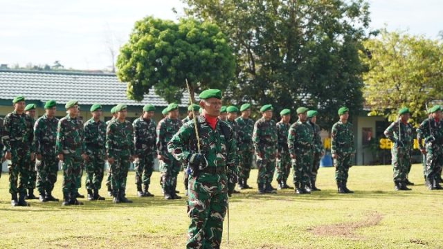 Korem 043/Gatam Gelar Upacara Bulanan dan Keberangkatan Prajurit dan PNS Yang Melaksanakan Cuti