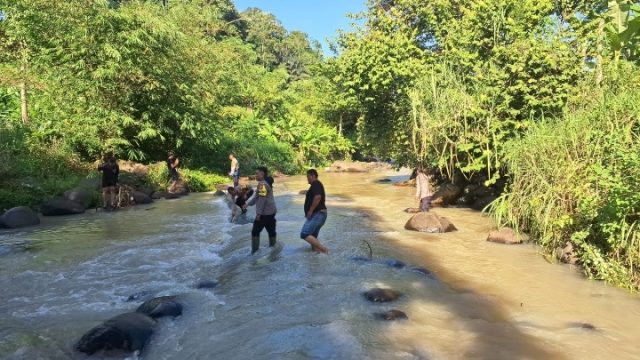 Hari Kedua, Polisi dan BPBD Kembali Sisir Sungai Cari Dua Mahasiswi Diduga Hanyut di Lokasi Wisata Bandar Lampung