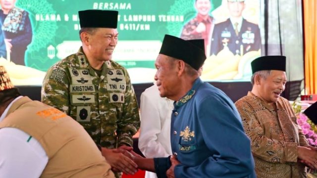 Pangdam XXI/Radin Inten Jalin Silaturahmi Dan Halal Bihalal Bersama Ulama Dan Masyarakat Lampung Tengah
