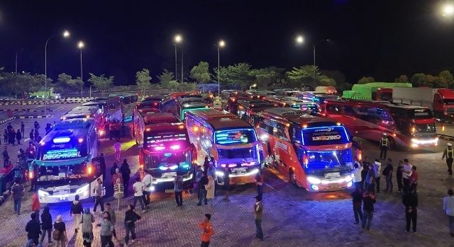 Pengawalan Ketat Massa Buruh Lampung ke Monas, Polisi Pastikan Lalu Lintas Tetap Tertib