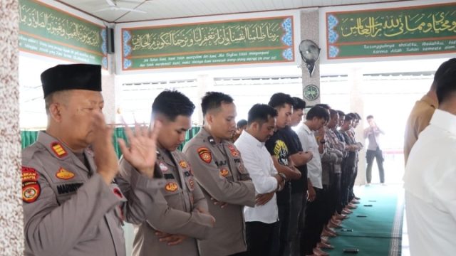 Polres Tanggamus Gelar Shalat Ghaib untuk Almarhum Bripka Anumerta Arya Supena di Masjid Hidayatullah