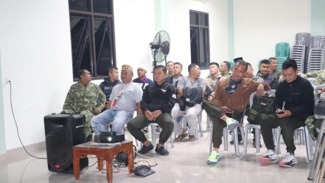 Babinsa Kodim 0410/KBL Gelar Nobar Gembira, Eratkan Silaturahmi dengan Warga di Aula Makodim