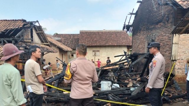 Polsek Pugung dan Inafis Polres Tanggamus Identifikasi Kebakaran Rumah di Rantau Tijang