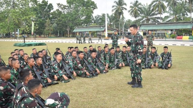 Danrem 043/Gatam Motivasi Kontingen Balakrem dan Yonif 143/TWEJ pada Pembukaan Lomba Binsat Kodam XXI/Radin Inten