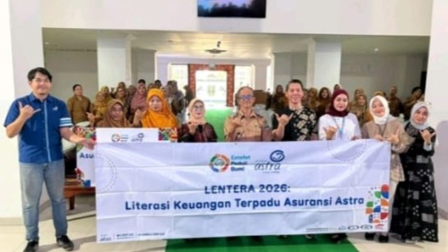 OJK Bersama Pemkab Pesisir Barat Wujudkan Inklusi Keuangan Nyata: 150 Guru Dan Tenaga Pendidik Terima polis Asuransi Jiwa 