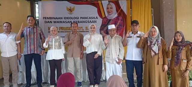 Heti Friskatati Gelar Pembinaan Ideologi Pancasila dan Wawasan Kebangsaan di Langkapura Baru