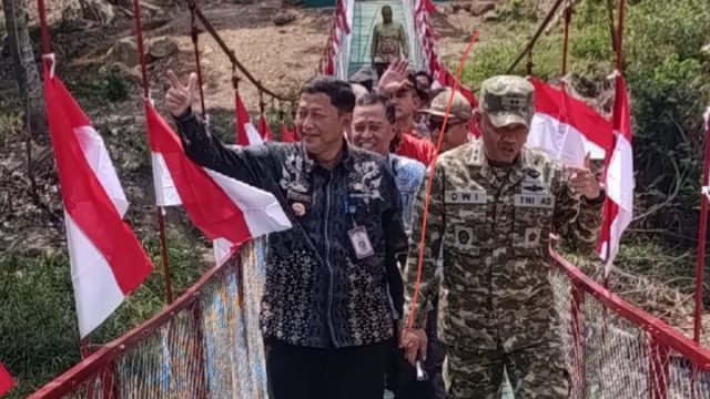 Kapolsek Talang Padang Hadiri Peresmian Jembatan Garuda di Pekon Darussalam