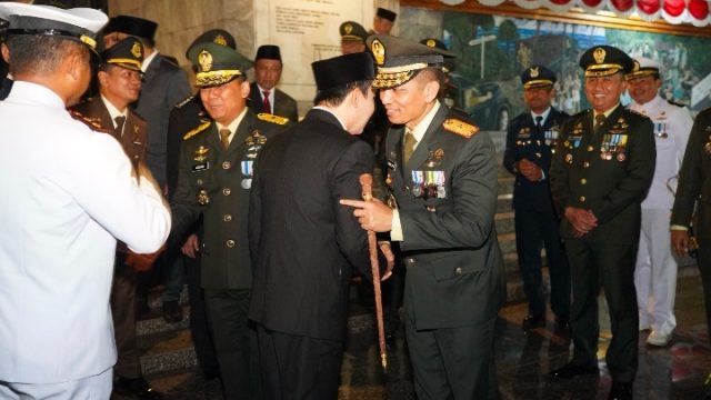 Danrem 043/Gatam Hadiri Apel Kehormatan dan Renungan Suci HUT ke-81 Kemerdekaan RI