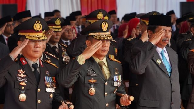 Danrem 043/Gatam Hadiri Upacara HUT Ke-81 RI Tingkat Provinsi Lampung, Teguhkan Komitmen TNI Intuk Indonesia Berdaulat, Adil, dan Makmur