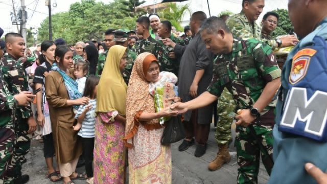 Perkuat Kepedulian Sosial, Prajurit Lanal Lampung Dukung Bakti Sosial Vihara Amurwa Bhumi Graha 
