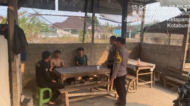 Tindak Lanjuti Laporan 110, Polsek Kotabumi Kota Cek Dugaan Perjudian Kartu Remi di Depan UMKO