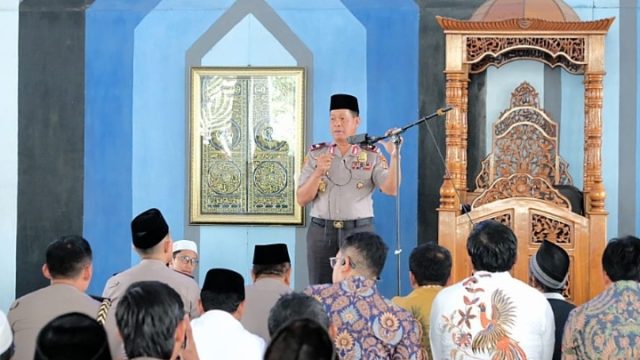 Salat Jumat Keliling di Masjid Airan, Kapolda Lampung Perkenalkan Diri Dan Tegaskan Semangat “Polisi Untuk Masyarakat”