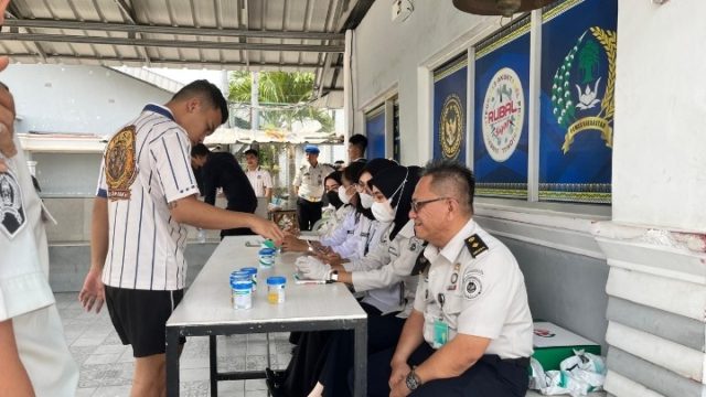 Perkuat Pengawasan dan Pencegahan Narkoba, Rutan Bandar Lampung Laksanakan Tes Urin Warga Binaan