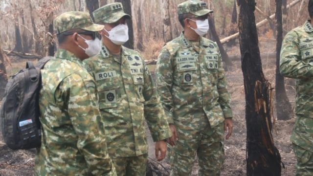 Tinjau Karhutla Way Kambas, Kasrem 043/Gatam Dampingi Kepala BNPB Kawal Keselamatan Ekosistem