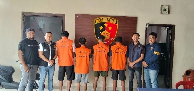 Jebol Tembok Gudang Pakai Mobil Pikap, Empat Pria di Natar Ditangkap, 21 Ban Disita