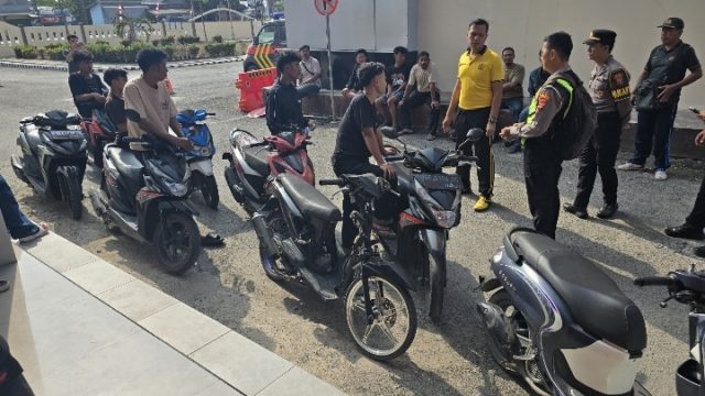 Dipergoki Warga, Balap Liar di Depan GOR Way Handak Dibubarkan Polisi, 8 Motor Diamankan